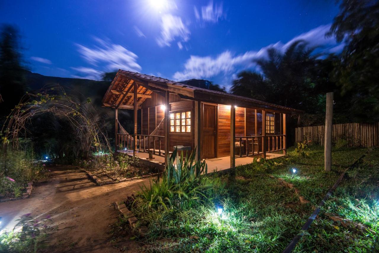 Casinha De Madeira No Vale Do Capaoヴィラ エクステリア 写真